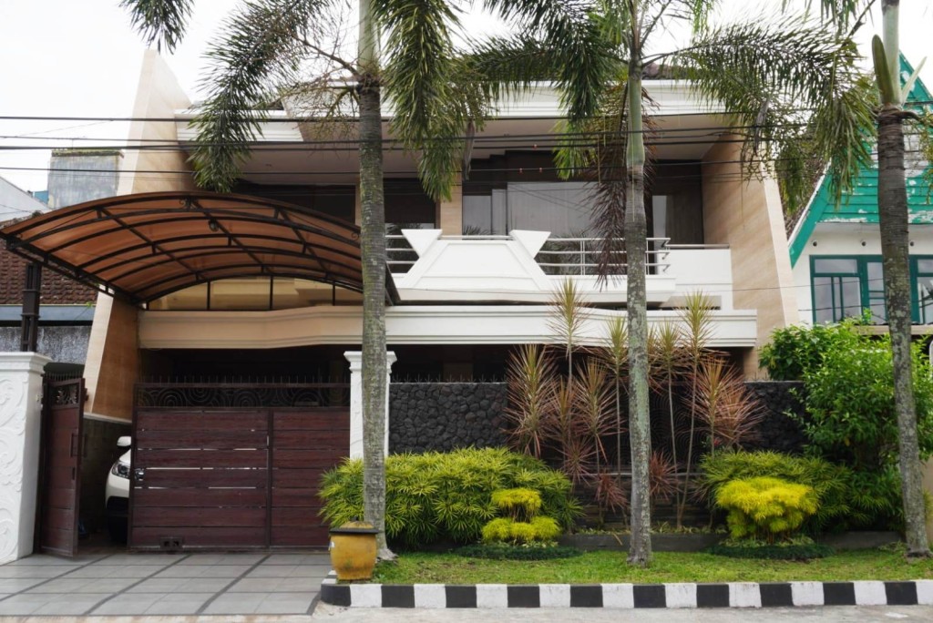 Rumah 2 Lantai Full Furnished di Jl Mundu Kota 