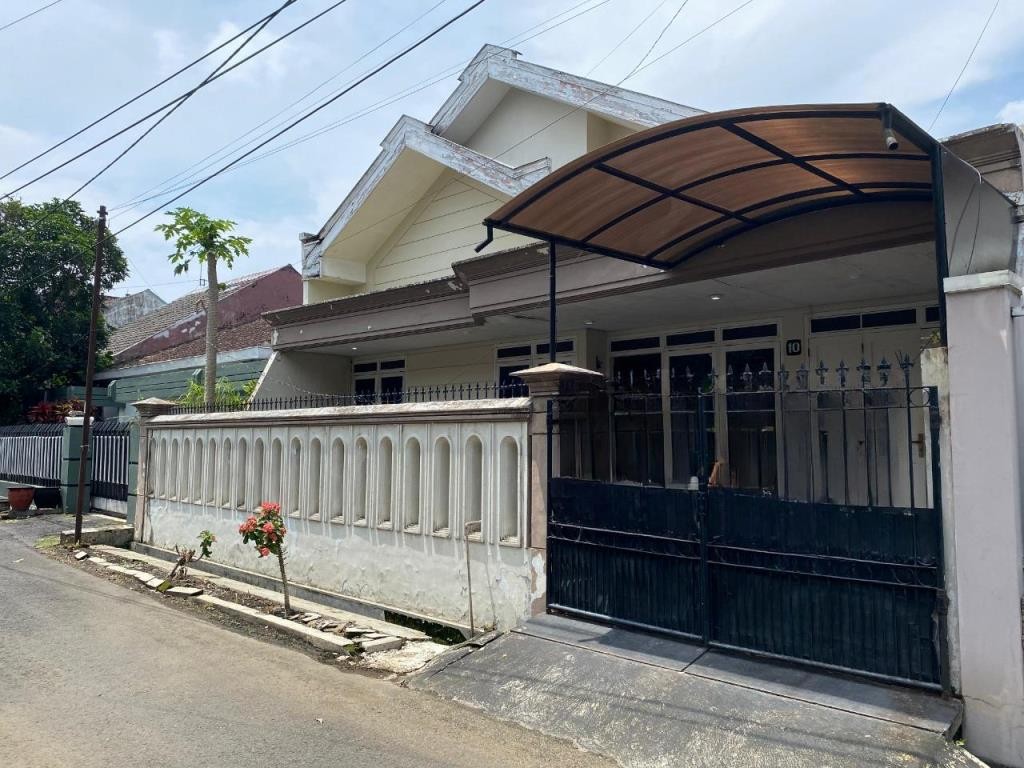 Rumah Dijual Jl Bunga Sakura Malang 