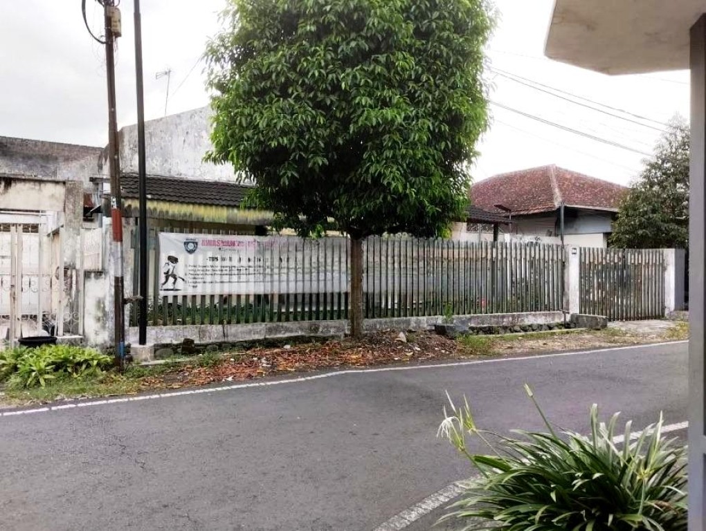 Rumah di Jl Candi Sewu Blimbing 