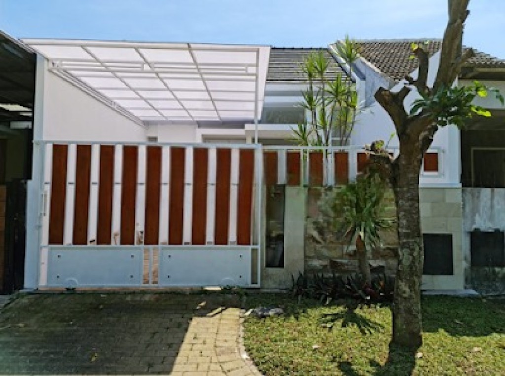 Rumah modern minimalis di Greenwood Golf Araya 