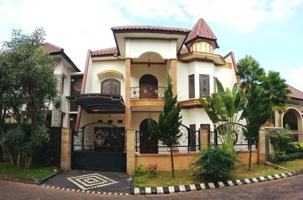 Rumah Dijual di Raya Istana Dieng 