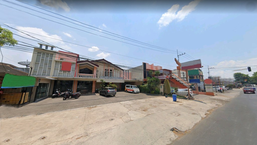 Rumah Usaha Strategis di Tumenggung Suryo Dijual 