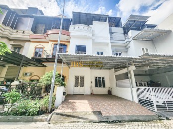 Dijual Villa  Komplek Cemara Asri  Jalan Lychee
