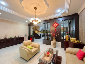 Dijual Villa Fully Furnished di Komplek Makmur Indah Jalan Makmur (Adam Mal