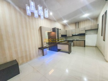 Dijual Villa Lux  Komplek Cemara Asri Jalan Azalea IV
