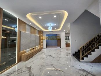 Dijual Villa Lux Fully Furnished di Komplek Cemara Asri Jalan Freesia