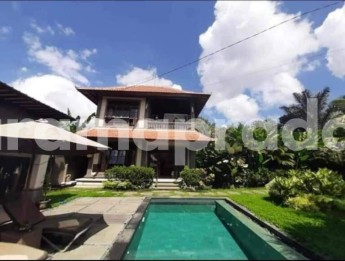 Disewakan Leasehold 25 Tahun Villa Klasik 2 Lantai 2 Kamar Payogan Ubud