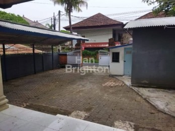 Disewakan Min 3 Tahun Rumah 1 Lantai 4 Kamar Halaman Parkiran Luas Jayagiri