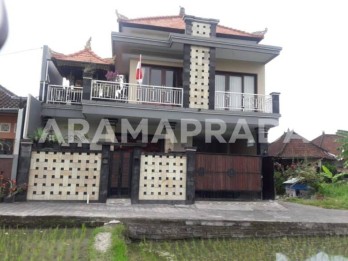 Jual Rumah Style Bali Modern Hadap Barat View Sawah 2 Lantai 3 Kamar Dekat 