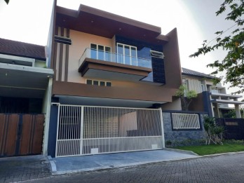 Rumah Baru 2,5 lantai Modern Minimalis Araya Malang