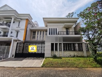 Rumah Cantik 2 Lantai Dekat Club House Araya Malang