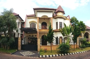 Rumah Dijual di Raya Istana Dieng