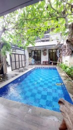 Sewa Tahunan Villa Baru 2 Lantai 6 Kamar Kampial Mumbul Nusa Dua