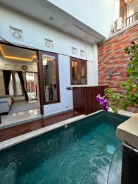 Sewa Villa Cantik 2 Lantai 2 Kamar Privat Pool Fully Furnished Tengah Kota 